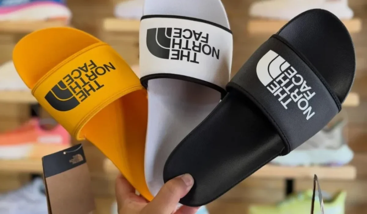 Focus Produit : Pourquoi la Base Camp Slide III de The North Face est l’accessoire "Post-Run" ultime
